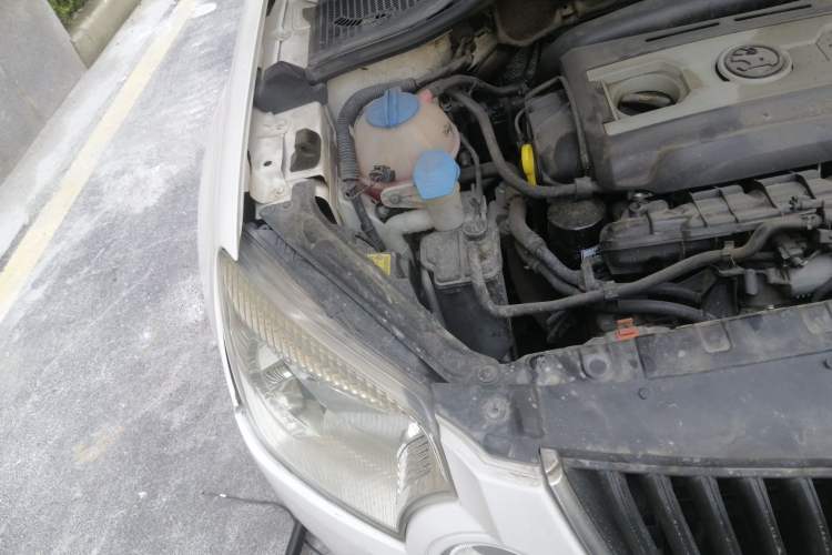 Used Skoda Yeti 2013 1.8T DSG Luxury Edition Engine Bay Right