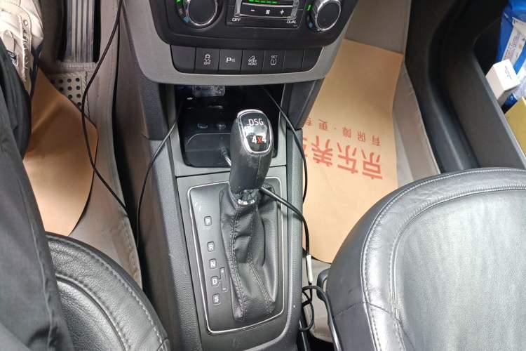 Used Skoda Yeti 2013 1.8T DSG Luxury Edition Gear Lever