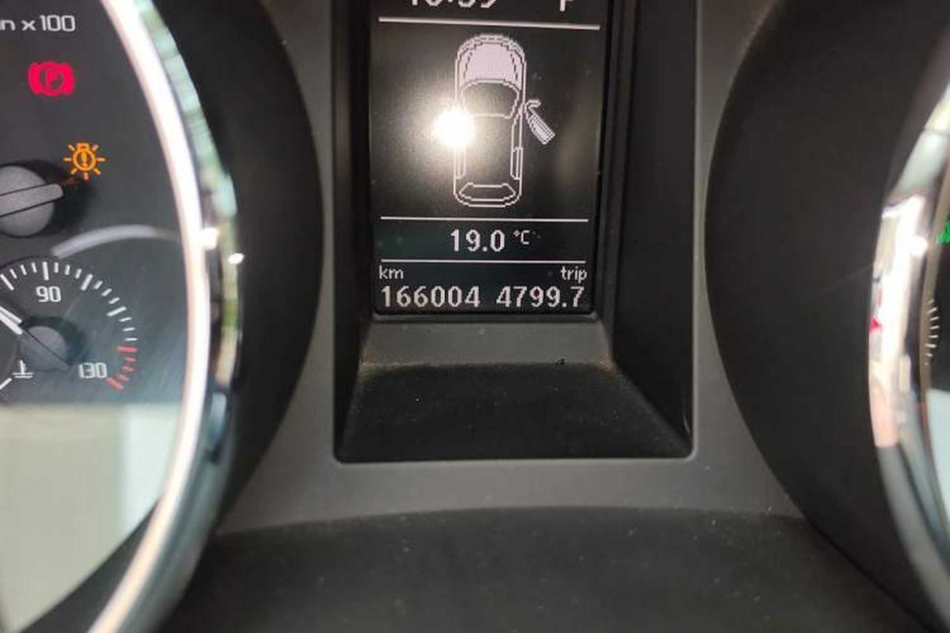 Used Skoda Yeti 2013 1.8T DSG Luxury Edition Odometer Close Up