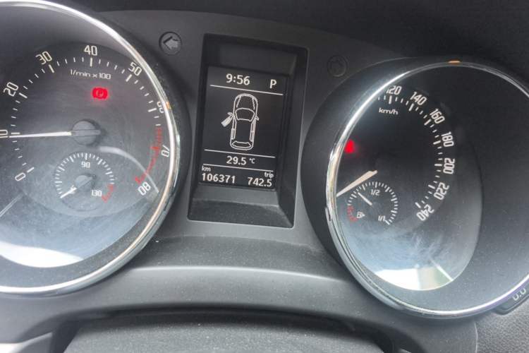 Used Skoda Yeti 2013 1.8T DSG Luxury Edition Odometer Close Up