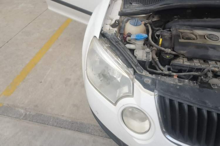 Used Skoda Yeti 2013 1.8T DSG Luxury Edition Right Front Headlight