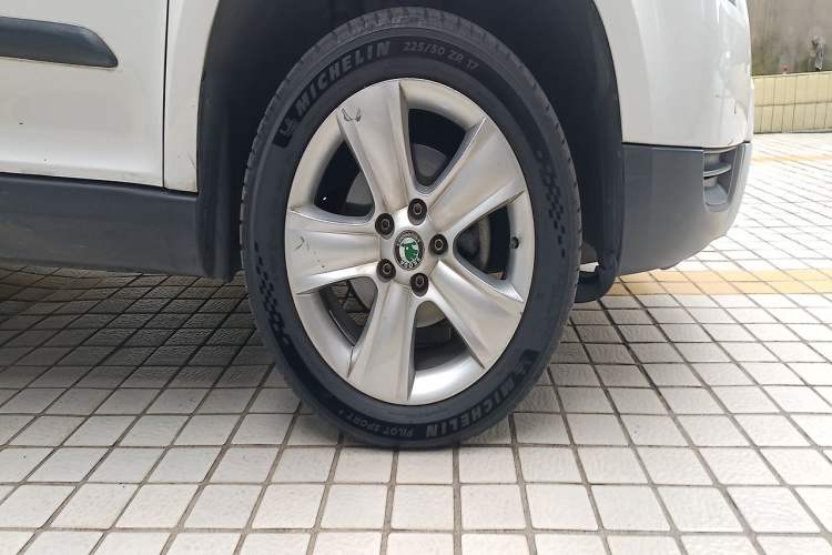 Used Skoda Yeti 2013 1.8T DSG Luxury Edition Right Front Wheel Hub
