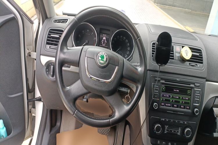 Used Skoda Yeti 2013 1.8T DSG Luxury Edition Steering Wheel