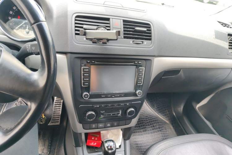 Used Skoda Yeti 2013 1.8T DSG Luxury Edition Audio And AC Panel
