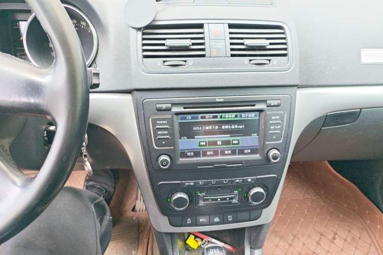 Used Skoda Yeti 2013 1.8T DSG Luxury Edition Audio And AC Panel