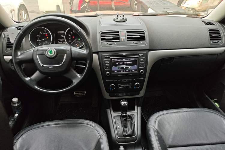 Used Skoda Yeti 2013 1.8T DSG Luxury Edition Center Console