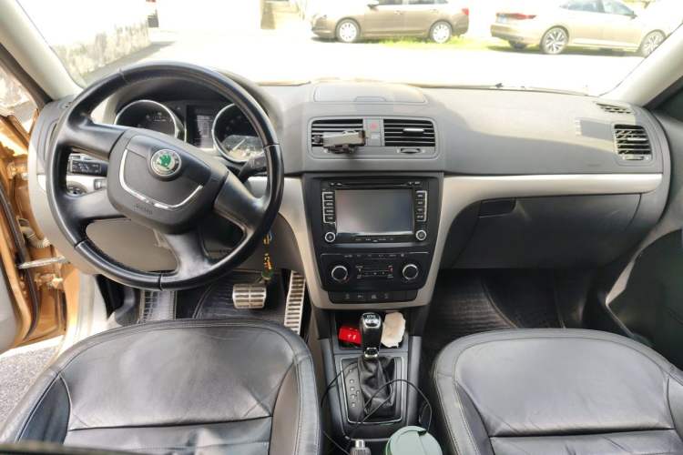Used Skoda Yeti 2013 1.8T DSG Luxury Edition Center Console