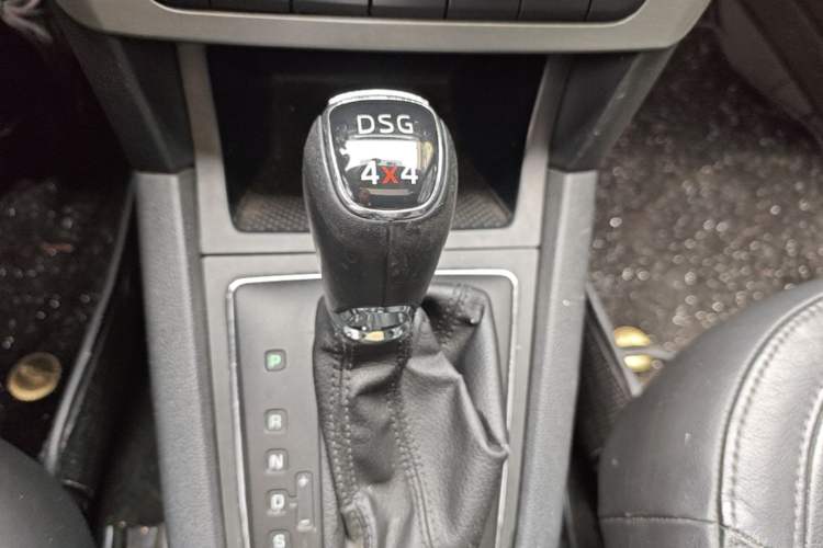 Used Skoda Yeti 2013 1.8T DSG Luxury Edition Gear Lever
