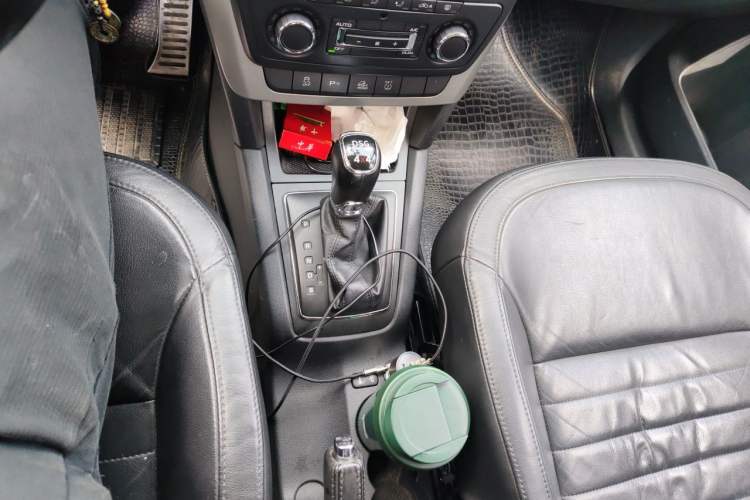 Used Skoda Yeti 2013 1.8T DSG Luxury Edition Gear Lever