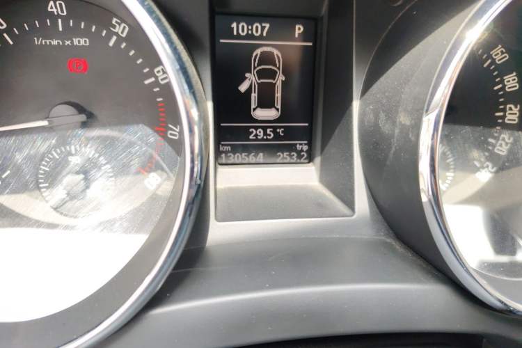 Used Skoda Yeti 2013 1.8T DSG Luxury Edition Odometer Close Up