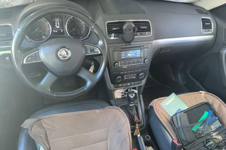 Used Skoda Yeti 2014 1.8TSI DSG Polar Edition Center Console