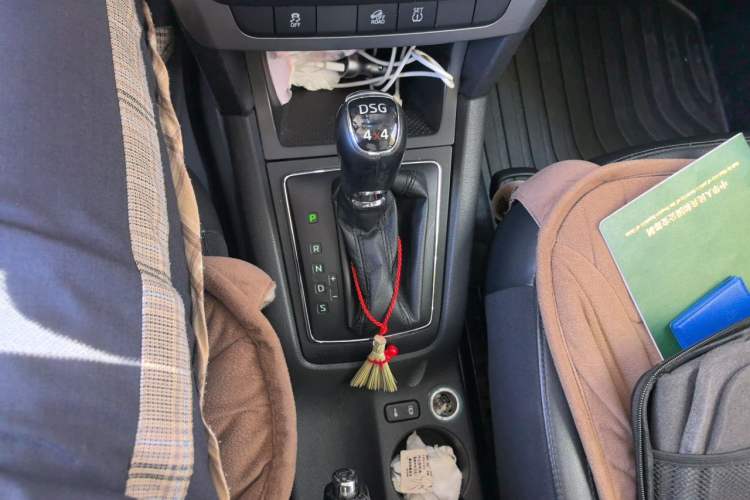 Used Skoda Yeti 2014 1.8TSI DSG Polar Edition Gear Lever