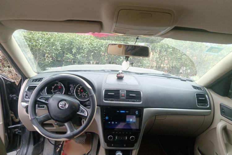 Used Skoda Yeti 2014 1.4 TSI DSG Polar Edition Interior 2