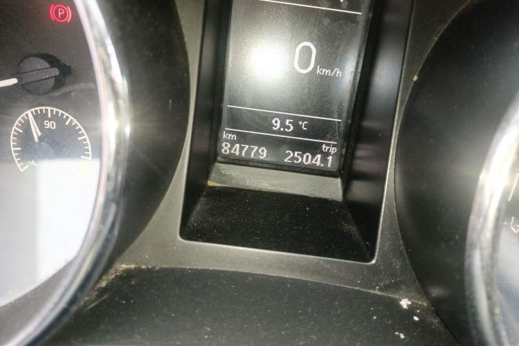 Used Skoda Yeti 2014 1.4 TSI DSG Polar Edition Odometer Close Up