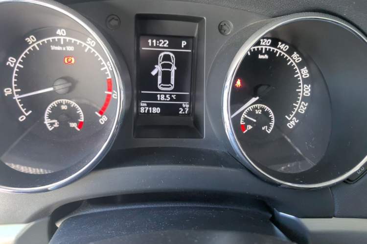Used Skoda Yeti 2014 1.8TSI DSG Polar Edition Odometer Close Up