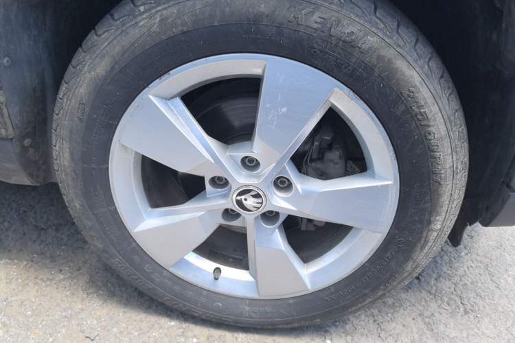 Used Skoda Yeti 2014 1.8TSI DSG Polar Edition Right Front Wheel Hub