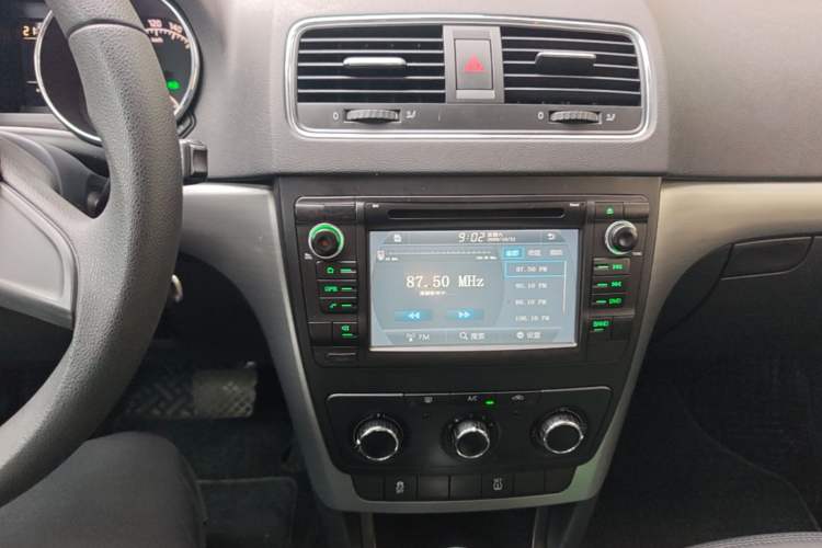 Used Skoda Yeti 2014 1.4TSI DSG Explorer Edition Audio And AC Panel