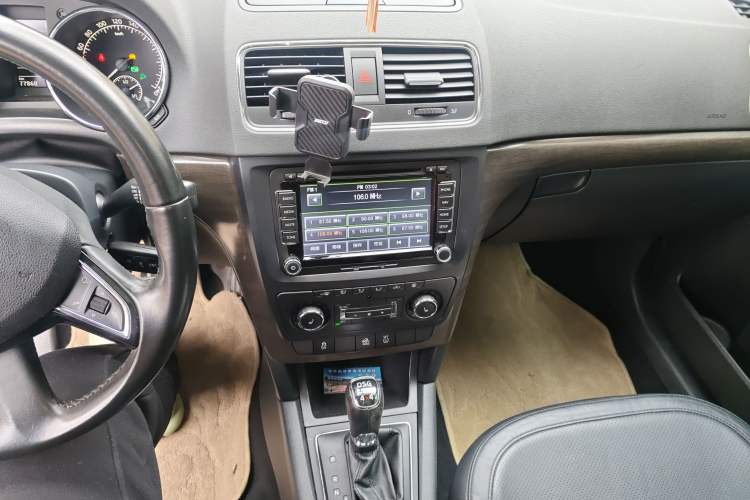Used Skoda Yeti 2014 1.8TSI DSG All-Wheel Drive Edition Audio And AC Panel
