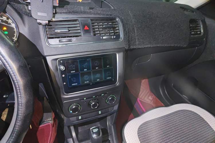 Used Skoda Yeti 2014 1.4TSI DSG Vibrant Edition Audio And AC Panel