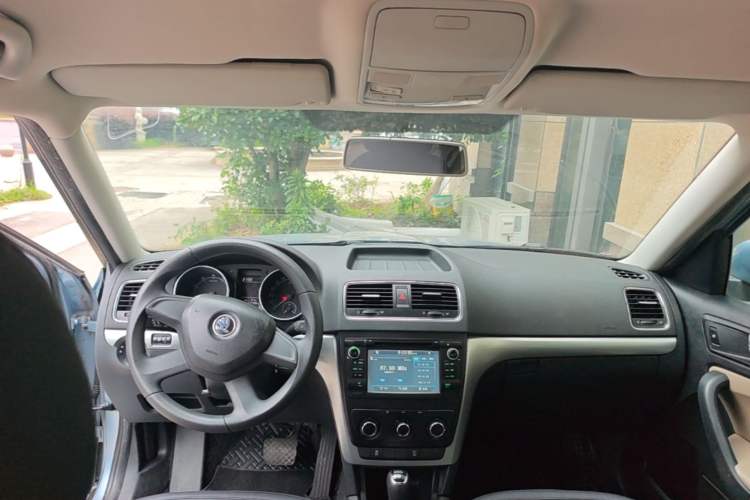 Used Skoda Yeti 2014 1.4TSI DSG Explorer Edition Center Console