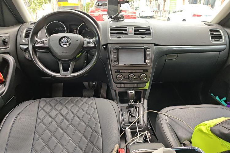 Used Skoda Yeti 2014 1.4 TSI DSG Phantom Edition Center Console