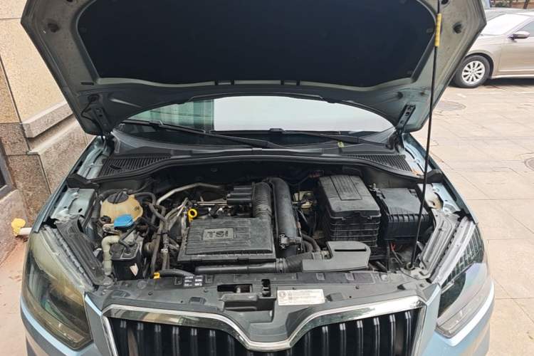 Used Skoda Yeti 2014 1.4TSI DSG Explorer Edition Engine Bay