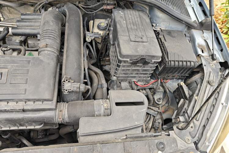 Used Skoda Yeti 2014 1.4 TSI DSG Phantom Edition Engine Bay Left