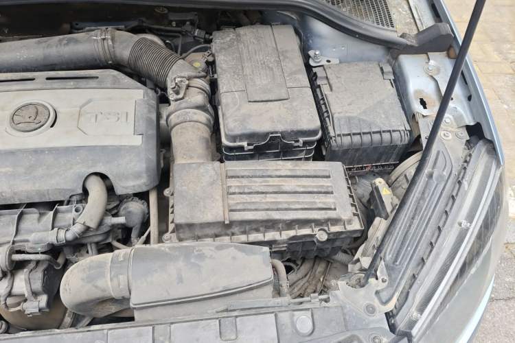 Used Skoda Yeti 2014 1.8TSI DSG All-Wheel Drive Edition Engine Bay Left