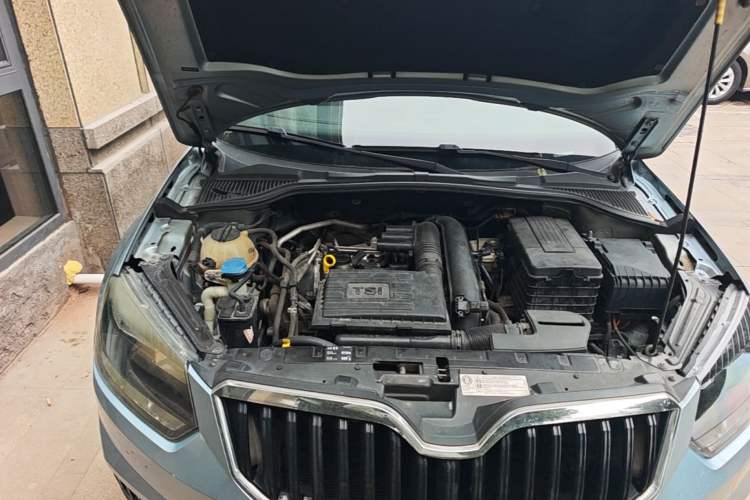Used Skoda Yeti 2014 1.4TSI DSG Explorer Edition Engine Bay Right