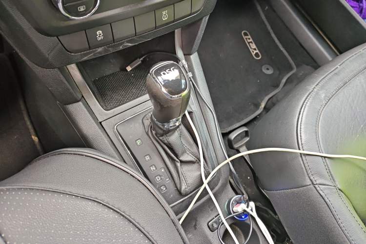 Used Skoda Yeti 2014 1.4 TSI DSG Phantom Edition Gear Lever
