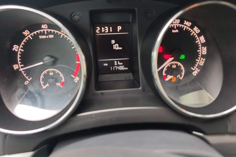 Used Skoda Yeti 2014 1.4TSI DSG Explorer Edition Odometer Close Up