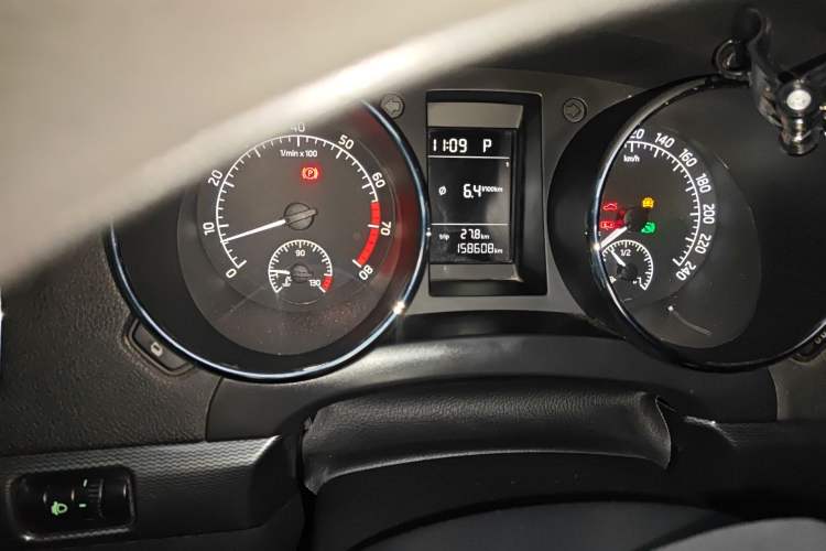 Used Skoda Yeti 2014 1.4TSI DSG Vibrant Edition Odometer Close Up
