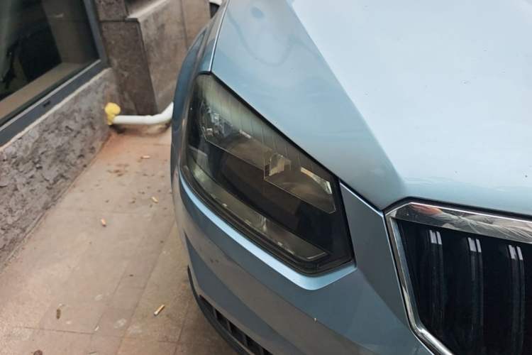Used Skoda Yeti 2014 1.4TSI DSG Explorer Edition Right Front Headlight