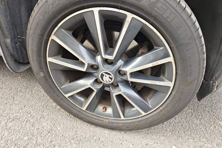 Used Skoda Yeti 2014 1.4 TSI DSG Phantom Edition Right Front Wheel Hub