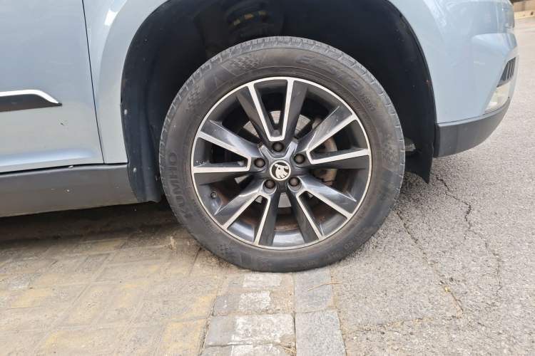 Used Skoda Yeti 2014 1.8TSI DSG All-Wheel Drive Edition Right Front Wheel Hub