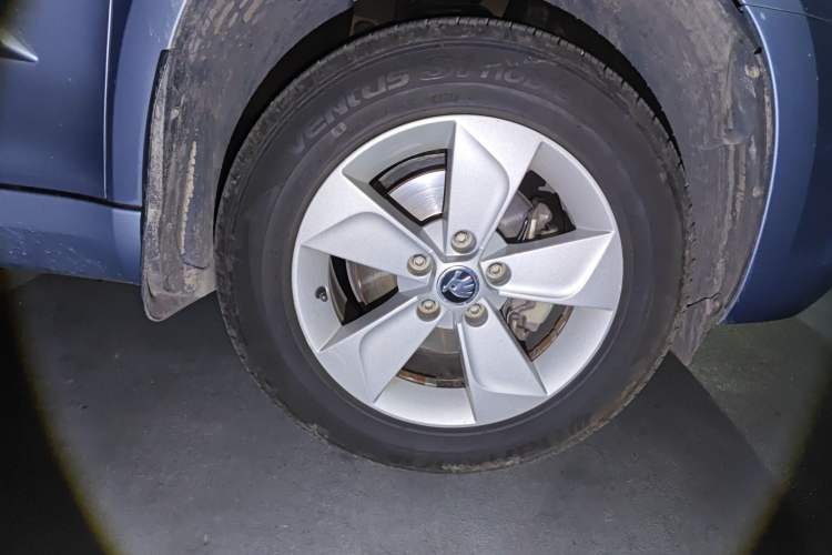 Used Skoda Yeti 2014 1.4TSI DSG Vibrant Edition Right Front Wheel Hub