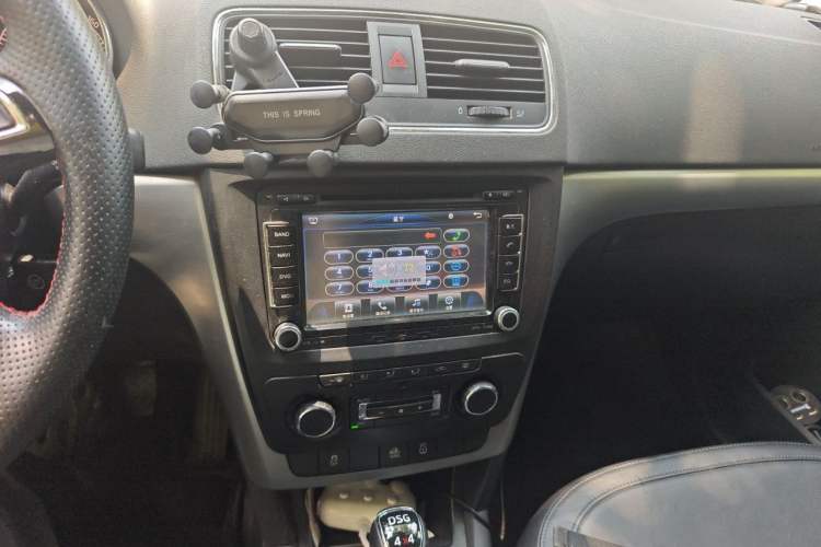 Used Skoda Yeti 2014 1.8TSI DSG Polar Edition Audio And AC Panel