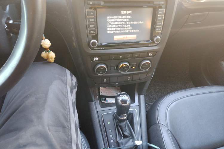 Used Skoda Yeti 2014 1.4 TSI DSG Phantom Edition Audio And AC Panel