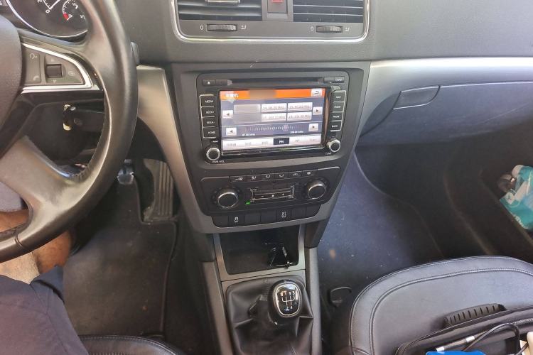 Used Skoda Yeti 2014 1.4TSI Manual Explore Edition Audio And AC Panel
