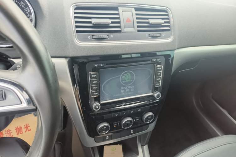 Used Skoda Yeti 2014 1.4TSI Manual Polar Edition Audio And AC Panel