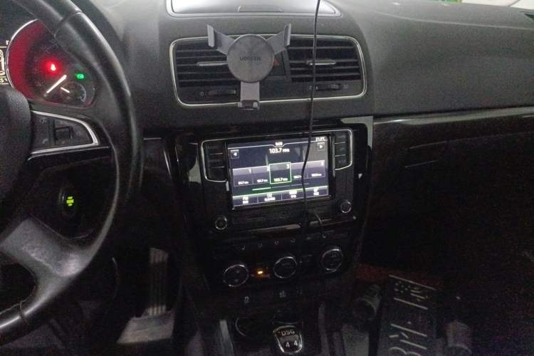Used Skoda Yeti 2014 1.8TSI DSG All-Wheel Drive Edition Audio And AC Panel