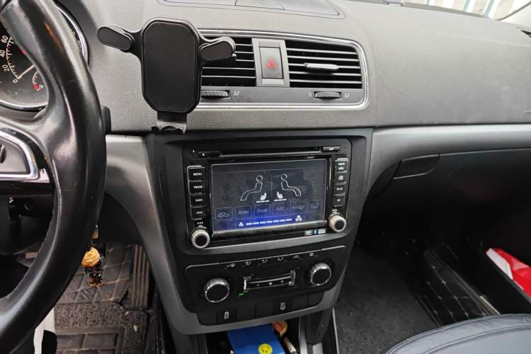 Used Skoda Yeti 2014 1.4TSI Manual Polar Edition Audio And AC Panel