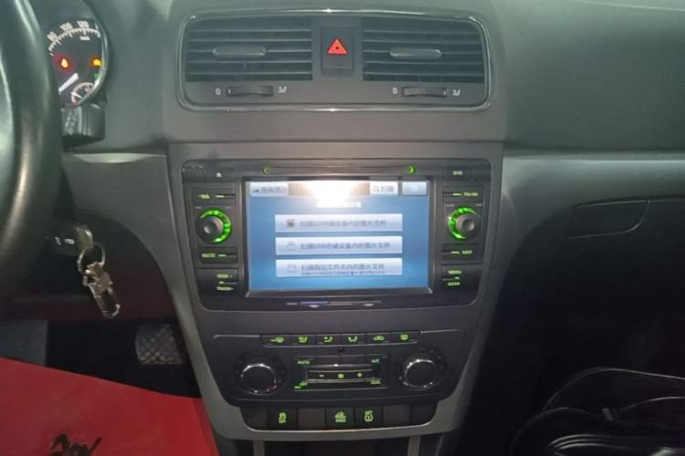 Used Skoda Yeti 2014 1.8TSI DSG Polar Edition Audio And AC Panel