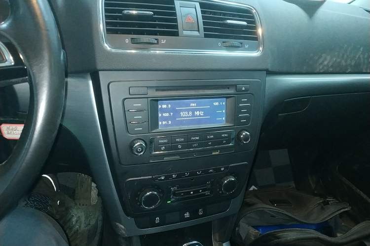 Used Skoda Yeti 2014 1.8TSI DSG Polar Edition Audio And AC Panel