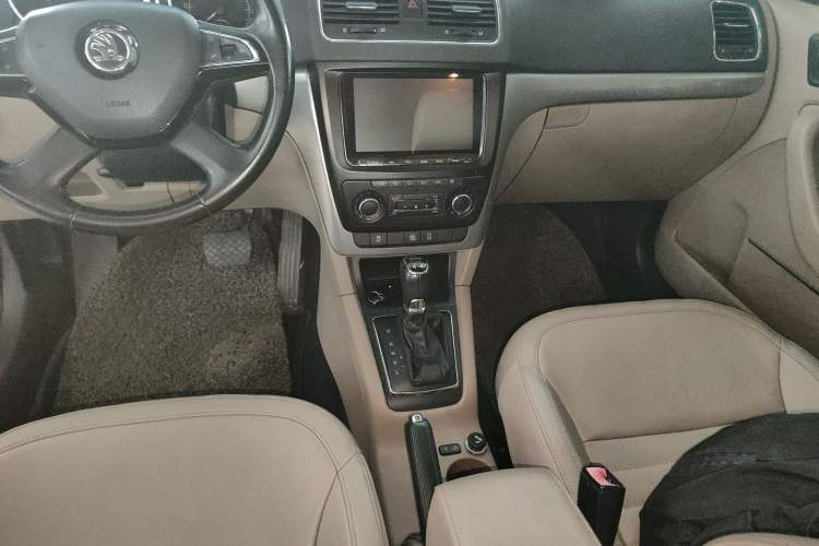 Used Skoda Yeti 2014 1.8TSI DSG Polar Edition Audio And AC Panel