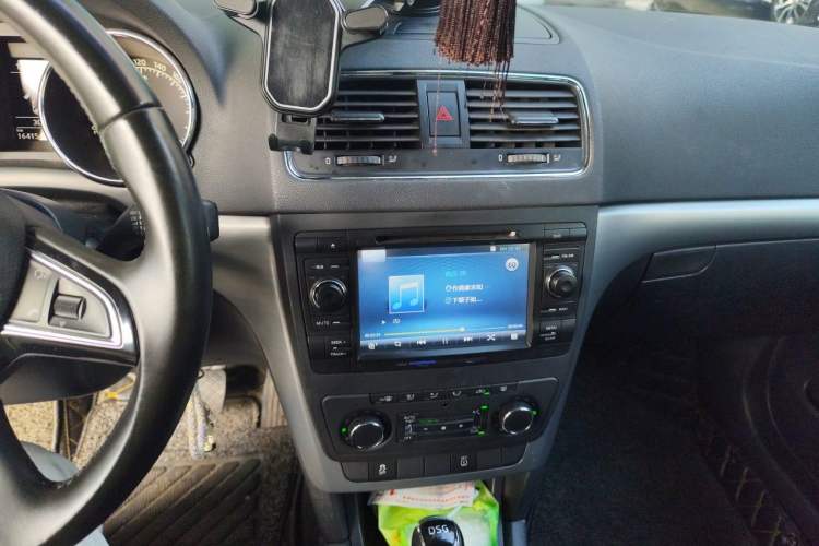 Used Skoda Yeti 2014 1.4 TSI DSG Polar Edition Audio And AC Panel