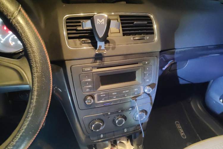 Used Skoda Yeti 2014 1.4TSI Manual Explore Edition Audio And AC Panel