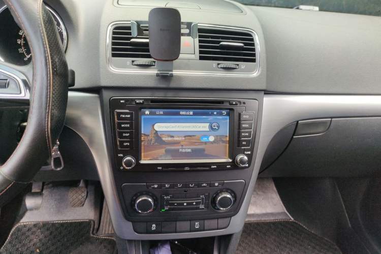Used Skoda Yeti 2014 1.4TSI Manual Polar Edition Audio And AC Panel