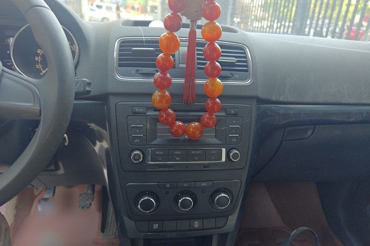 Used Skoda Yeti 2014 1.6L Manual Colorful Edition Audio And AC Panel