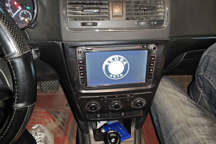 Used Skoda Yeti 2014 1.4TSI DSG Vibrant Edition Audio And AC Panel